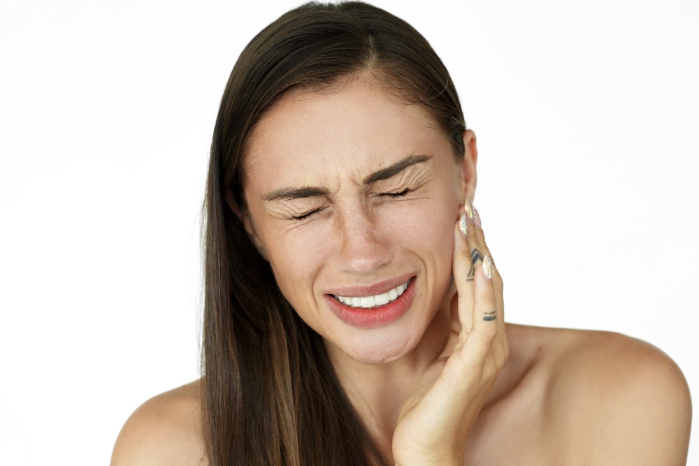 Dente del giudizio: dolore, infiammazione e quando estrarlo